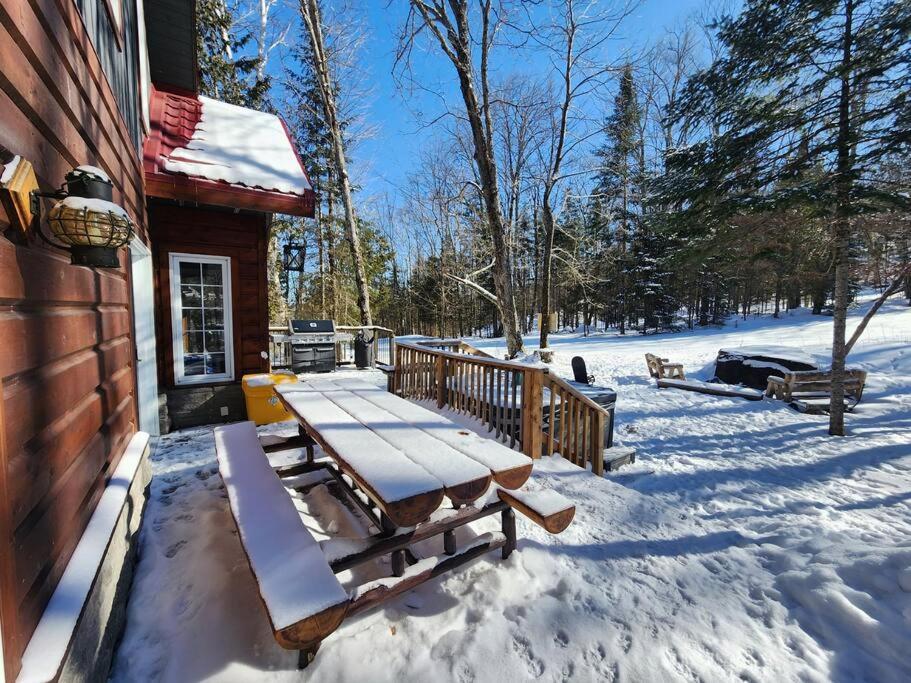 Dingle Run Lodge At Sir Sam'S Haliburton Exterior photo